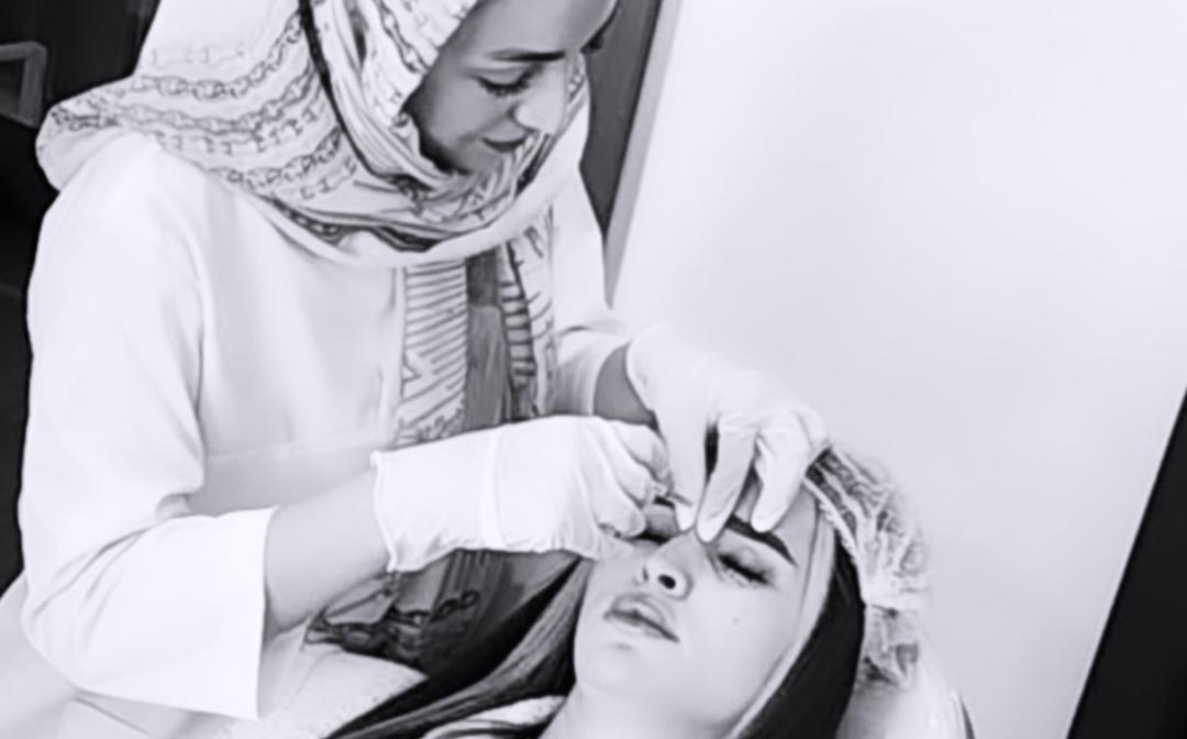 دکتر زهرا ادبی - کلینیک  تخصصی  زیبایی پوست  مو لیزر ترمیم  کاشت مو زنان مردان