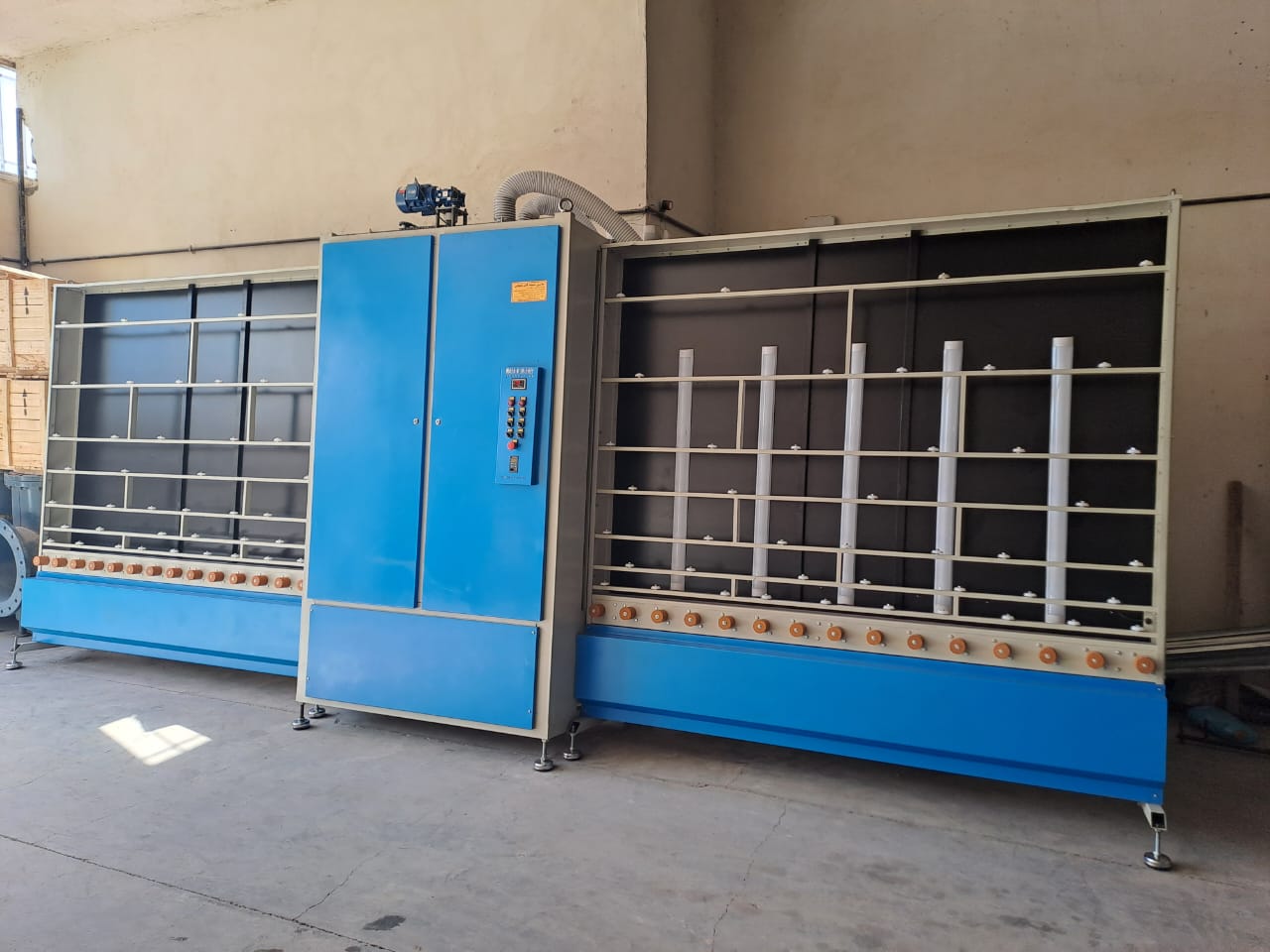 کارخانه گروه صنعتی هوم پنشیشه دوجداره , شیشه سه جداره , قطعات upvc , دستگیره های پنجره های upvc , تولید قطعات